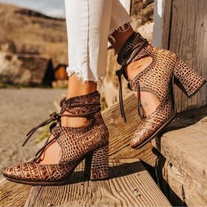 Freebird by Steven Joyce Brown Leather Croc Cut Out Block Heel Lace Up Booties 6